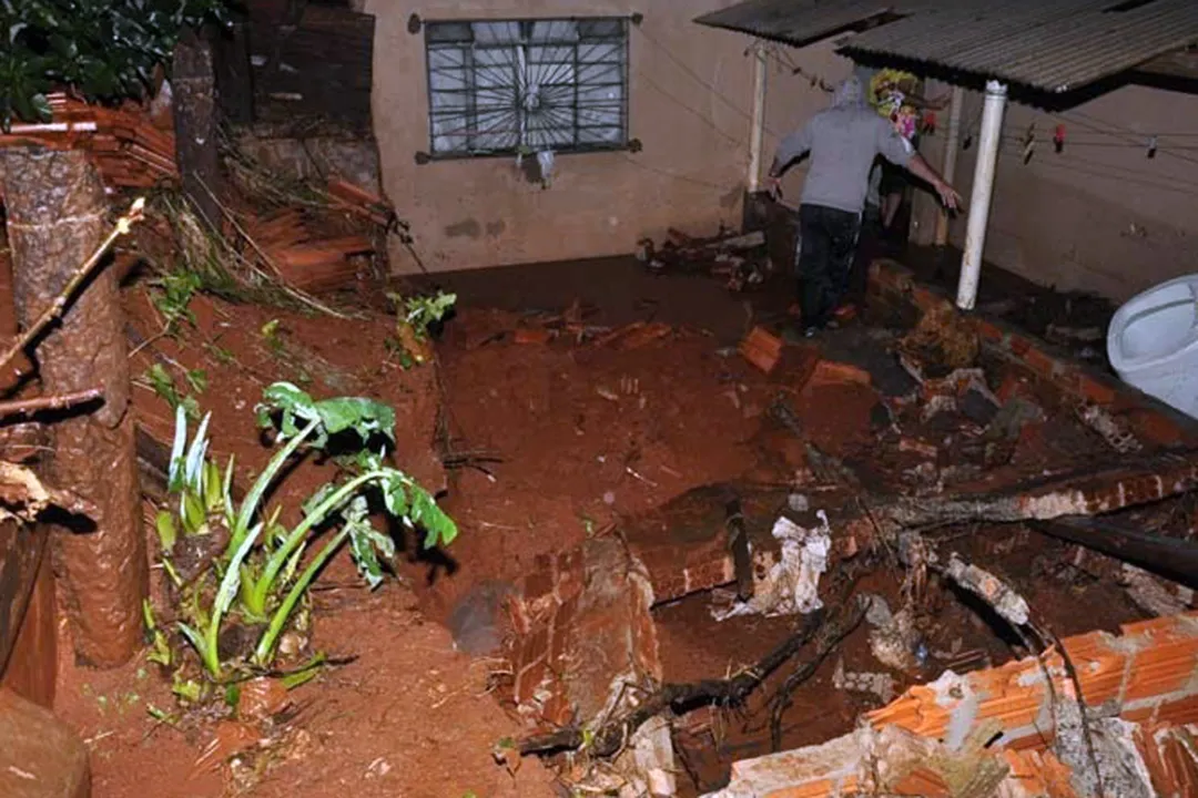 Tempetades provocaram prejuízos em 32 municípios do Paraná - Foto: AEN