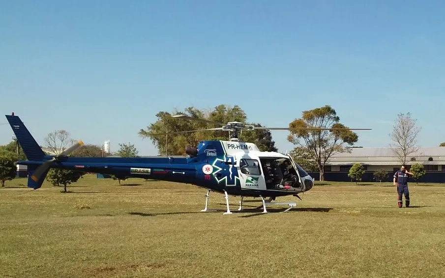 O helicóptero do Samu posou em um campo de futebol de Arapngas e a paciente foi levada para o Hospital Regional João de Freitas - Foto: Melissa