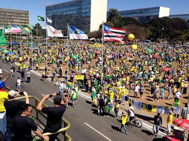 Manifestantes pedem o afastamento definitivo de Dilma. Foto:  Renan Ramalho/G1