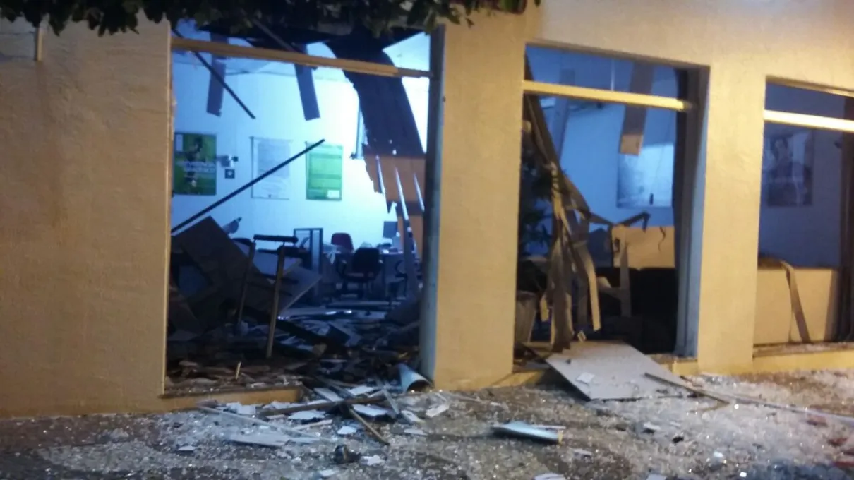 ​As​ explosões em bancos do Paraná foram registradas por volta das 3 horas da madrugada desta sexta-feira (5) - Foto: Leandro Seninha/Whatsapp