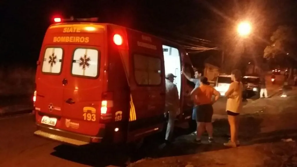 Idosa ferida em acidente foi socorrida por Bombeiros e levada à UPA de Apucarana - Foto: WhatsApp