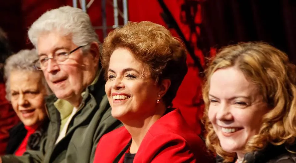 Requião, Dilma e Gleisi no Circo da Democracia, em Curitiba - Foto: Roberto Stuckert Filho/PR