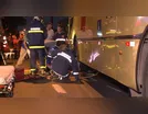 Mulher acaba atropelada por ônibus após cair de moto  
