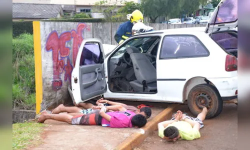 
							Assaltantes sofrem acidente e acabam presos na região de Apucarana
						
						