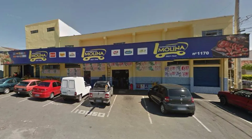 Supermercado atingido por incêndio nesta segunda-feira (15) está situado na Cidade Industrial de Curitiba - Foto: Google street view/imagem ilustrativa