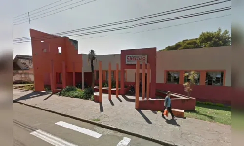 Bandido arromba colégio e furta 18 latas de refrigerante