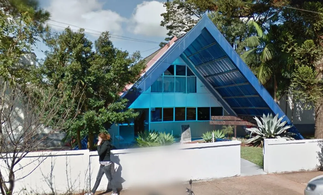 Colégio Estadual Emílio de Menezes, em Arapongas. (Foto - Google Street View)