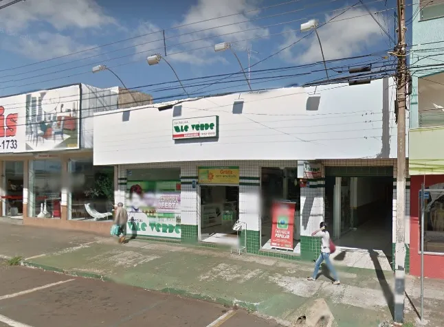 Em ação rápida, o ladrão roubou o dinheiro do caixa e logo após fugiu a pé. (Foto - Google Street View)