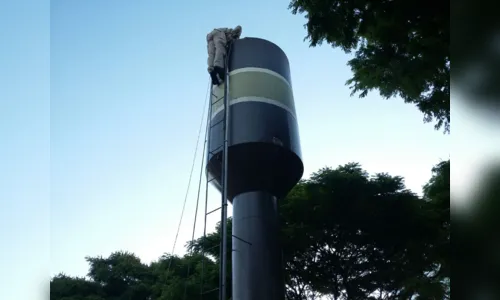 
							Trabalhador é resgatado de dentro de caixa d’água, após passar mal, em Arapongas
						
						