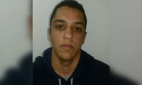 
							GM captura foragido da cadeia e apreende carro em Arapongas
						
						