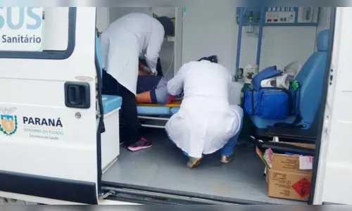 
							Jovem perde o controle da direção e caminhonete bate contra árvore na PR-170
						
						