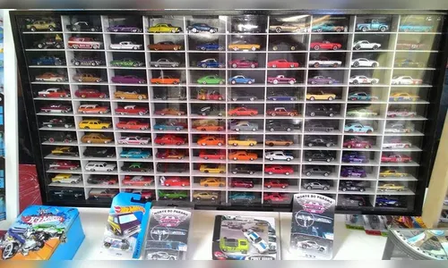 Colecionador araponguense tem mais de 700 réplicas de carros em miniatura