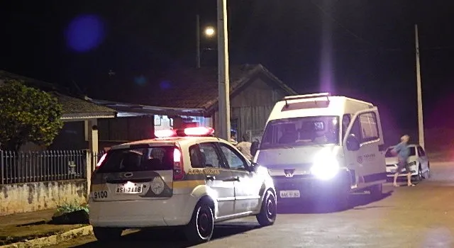 Rapaz invadiu uma casa para fugir dos atiradores. Foto: Paraná Ligado