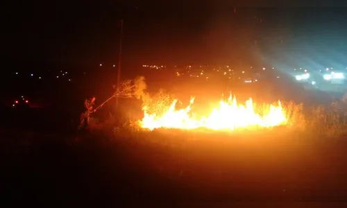 Polícia Ambiental é acionada para controlar incêndio em vegetação