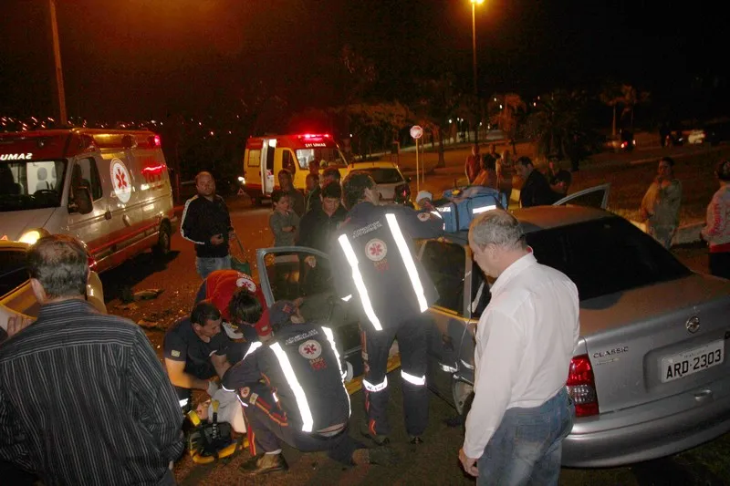Equipes do Serviço de Atendimento Móvel de Urgência (Samu)  prestando atendimento - Foto José Luiz Mendes