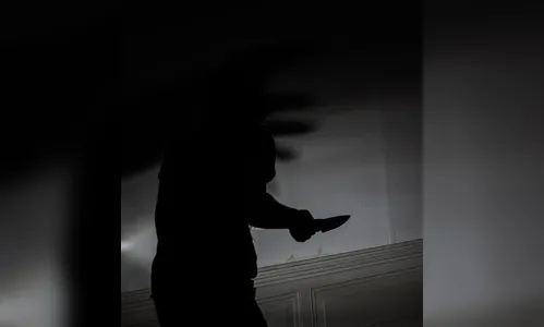 Homem é assassinado com golpes de faca em Califórnia