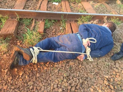 Suspeito de roubar celular de adolescente foi amarrado por populares em Londrina - Foto: Eliandro Piva