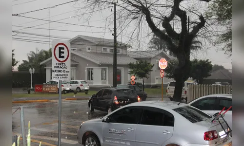 Segunda-feira começa chuvosa em Apucarana e região