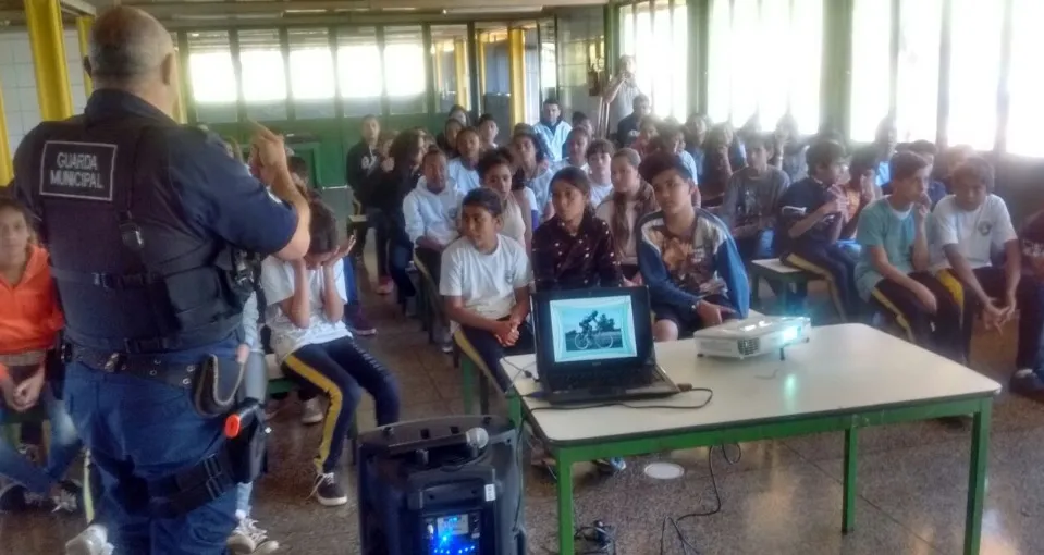 Alunos da Escola Estadual Vale do Saber receberam orientações da GM nesta quarta-feira (21). Foto: Divulgação/GM