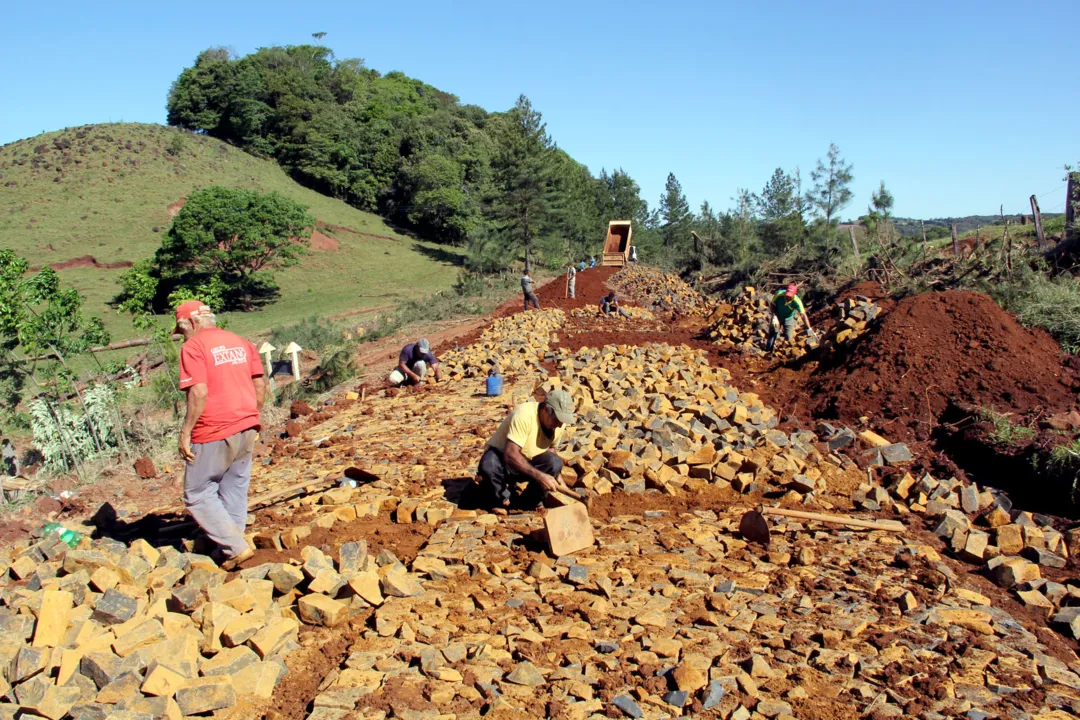 Pavimentação de estradas rurais facilita escoamento da produção agrícola no Sudoeste.Foto: Jorge Woll/DER