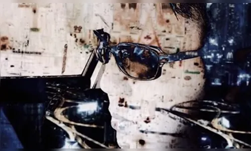 Homem afirma ser viajante do tempo de 2062 e faz previsões de como o mundo será no futuro