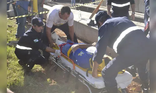 Homem fica ferido após ser atingido por poste em Jandaia do Sul