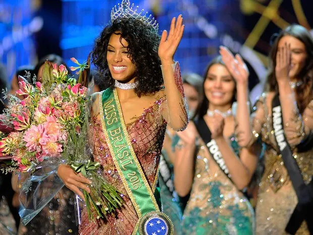 A paranaense Raissa Santana, 21, foi eleita a nova Miss​ Brasil na noite deste sábado (1º), em São Paulo.