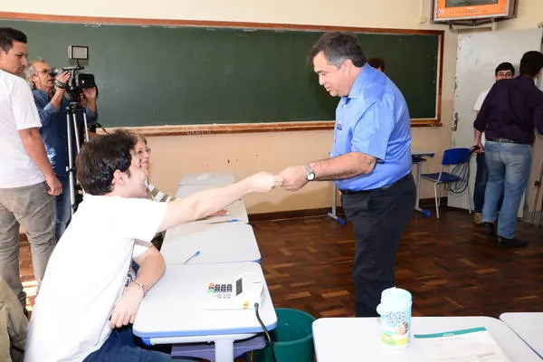 Beto Preto votou nesta manhã no Colégio Estadual Nilo Cairo. Foto: Delair Garcia