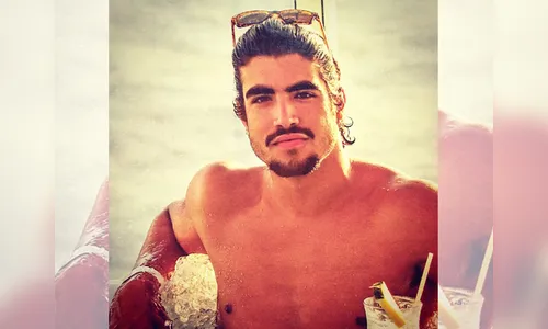 Ator Caio Castro lança livro em Curitiba na quarta-feira