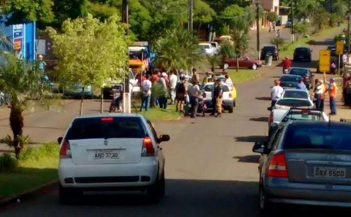 ​Populares ajudaram na detenção de suspeito armado com revólver em Jardim Alegre - Imagem - Blog do Berimbau
