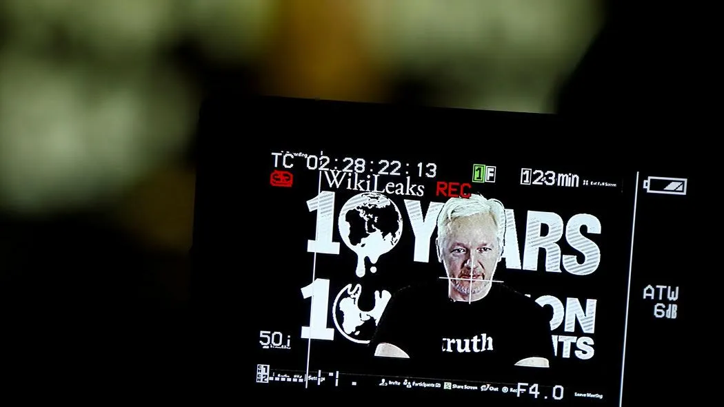  Julian Assange se pronunciou em videoconferência para marcar os 10 anos de WikiLeaks - Foto: Axel Schmidt / Reuters