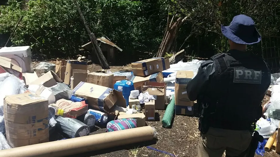 Grupo tenta saquear carga de tecidos e eletrodomésticos em Ortigueira. Foto: Eliandro Piva/WhatsApp