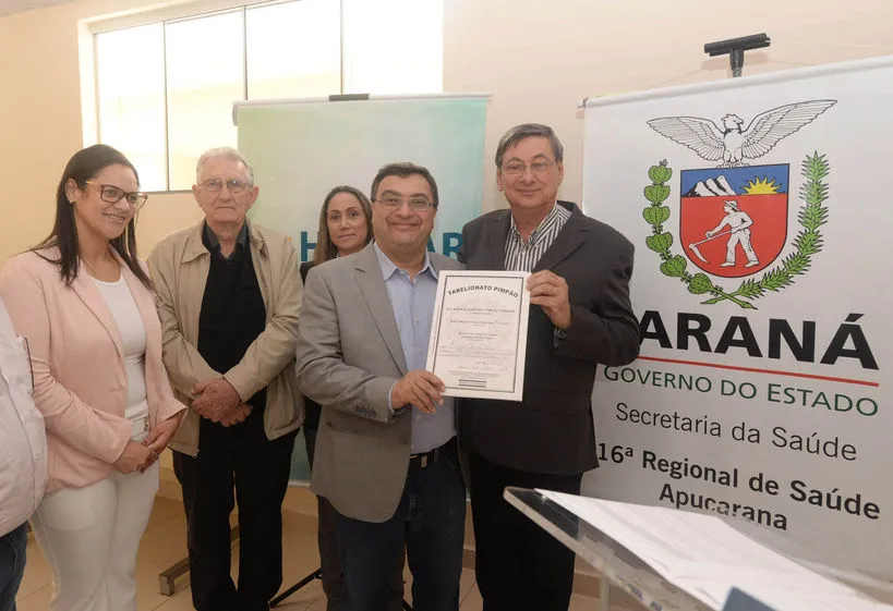 Secretário de Saúde do Paraná, Michele Caputo Neto, durante assinatura do termo de repasse. (Foto - Divulgação/Sesa)