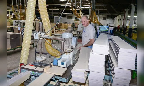 Indústria moveleira emprega mais de 10 mil trabalhadores em 300 empresas 