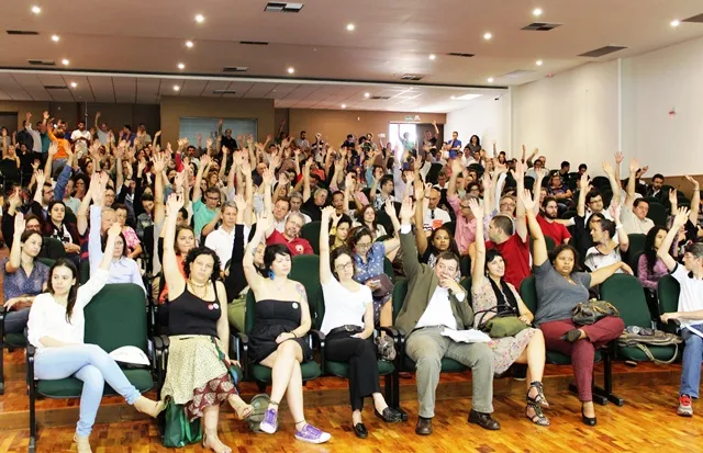 Assemblei de professores na UEL: paralisação de três dias foi aprovada - Foto: sindiproladuel.org.br