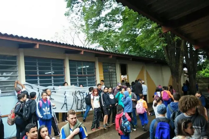 Colégio ocupado por estudantes em Maringá, na região norte do Paraná - Foto - Ângelo Rigon