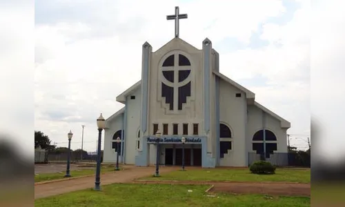 Assaltante armado com pistola rouba malote de igreja em Arapongas