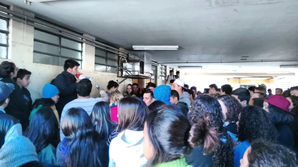 Reunião de estudantes em colégio ocupado na cidade de Maringá - Foto: Divulgação