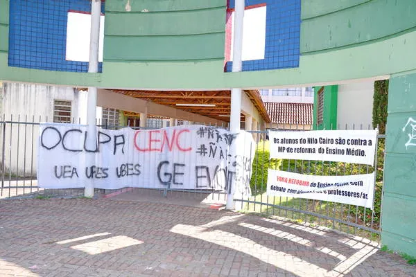 Colégio Nilo Cairo foi o primeiro a ser ocupado por alunos em Apucarana (norte do Paraná) - Foto: Delair Garcia 