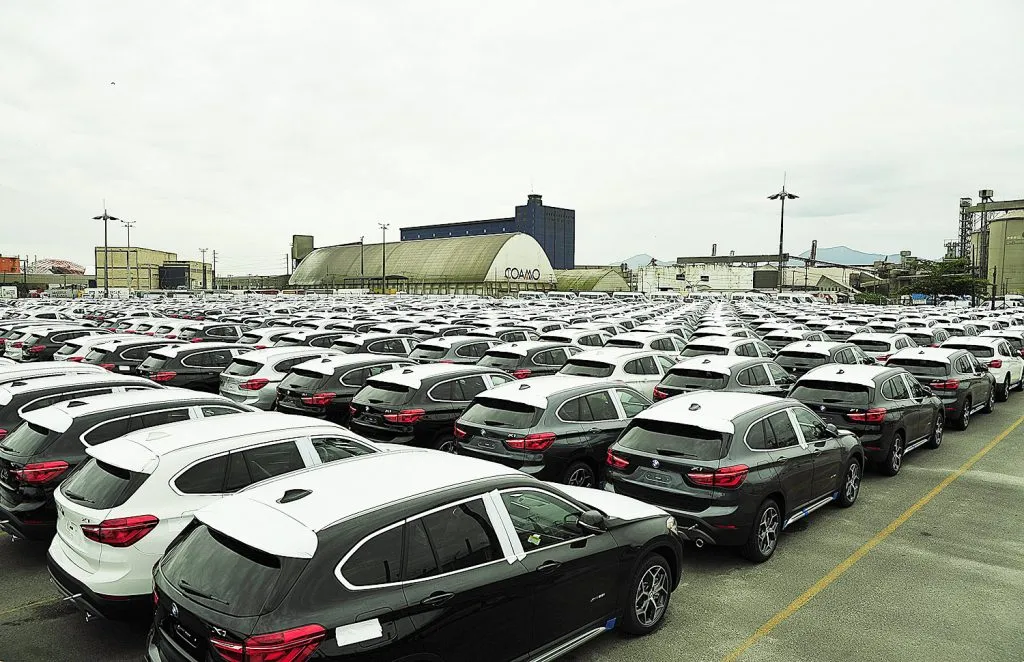 Veículos da BMW no porto de Paranaguá:  ​previsão é de que mais cerca de 2 mil carros sejam exportados até o fim deste ano - Foto: Ivan Bueno/APPA