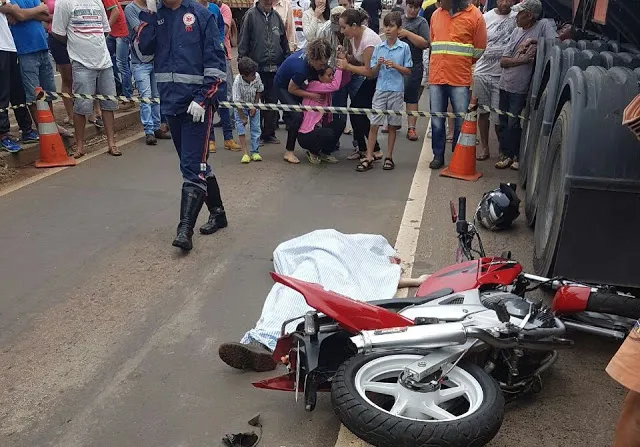 Jovem não resistiu aos ferimentos e morreu no local. Foto: Willian Araújo/WhatsApp