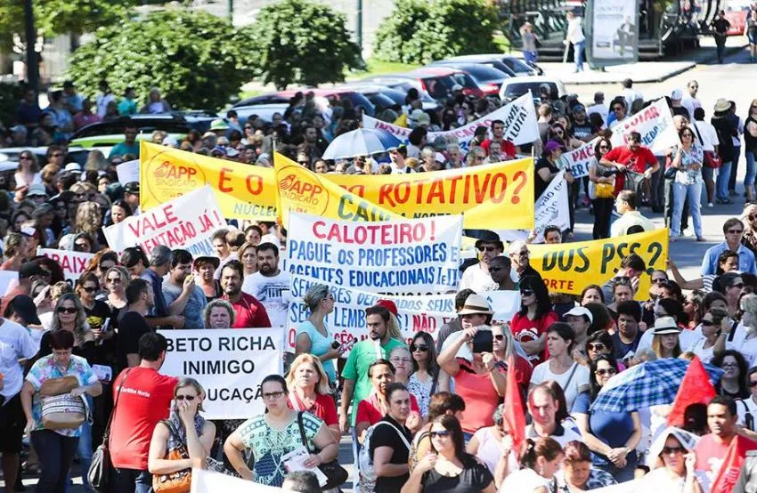 APP-Sindicato afirma que ao menos 50% da categoria aderiram ao movimento de greve - Foto: Foto: Joka Madruga/ APP- Sindicato