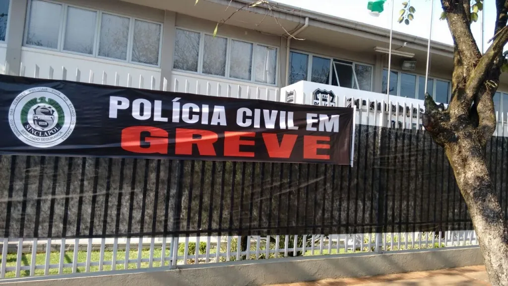 Policiais civis paralisaram atividades nesta segunda-feira (17) por tempo indeterminado  no Paraná. (Foto: Divulgação)