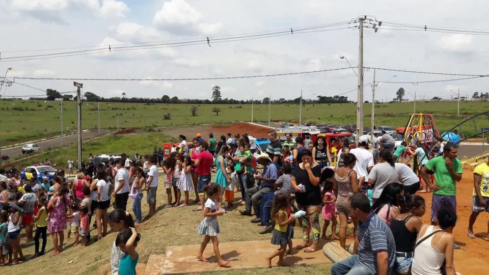 Iniciativa reuniu diversos voluntários em uma ação que envolveu centenas de crianças. (Foto - Divulgação/GM)