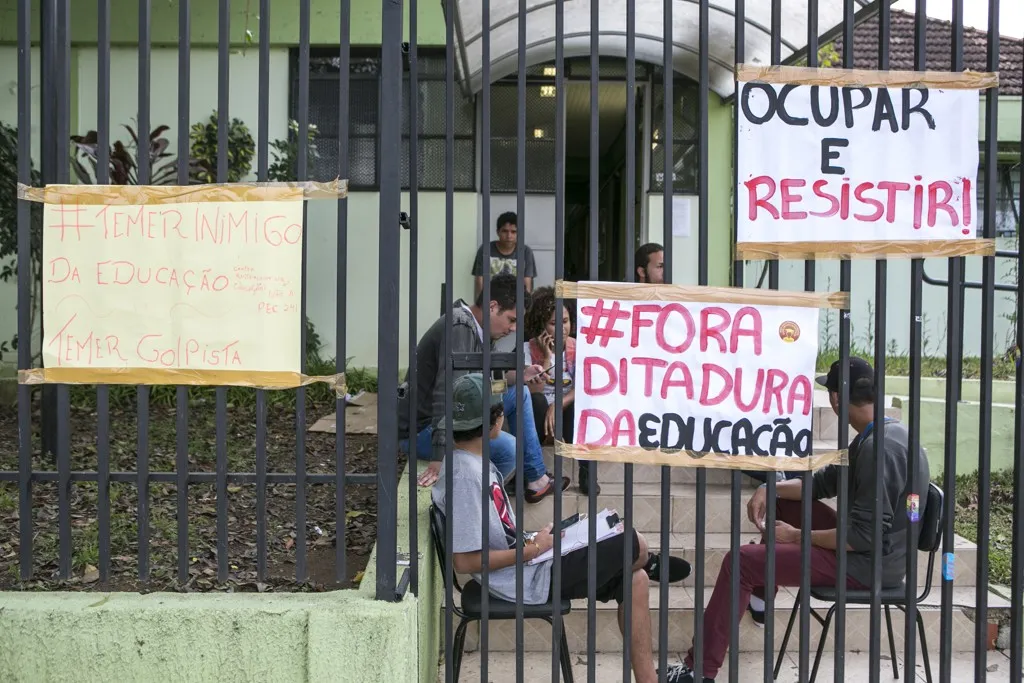 Colégios ocupados por estudantes no Paraná totalizam 642 estabelecimentos - Foto: Marcelo Andrade/Gazeta do Povo