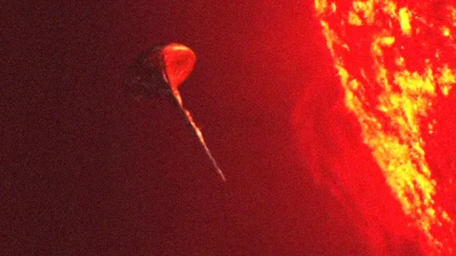 NASA estaria supostamente usando um cubo preto para encobrir uma nave alienígena que apareceu em uma imagem SOHO do Sol: farsa descoberta - Foto: reprodução