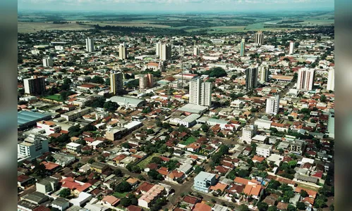 Prefeito de Arapongas e assessor são acionados por suposto enriquecimento ilícito