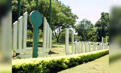 Professores e servidores da UEL aprovam continuidade da greve