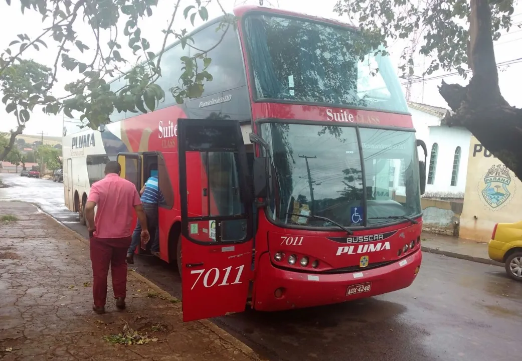 Ônibus assaltado em outubro na PR-444;  ações de bandidos são recorrentes na rodovia - Foto: WhatsApp/Colaboração