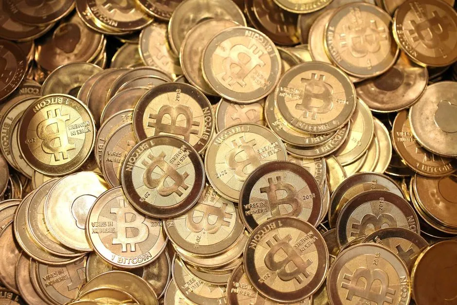 Bitcoin é uma tecnologia digital que permite pagamentos eletrônicos sem intermediários. (Foto: Reprodução)